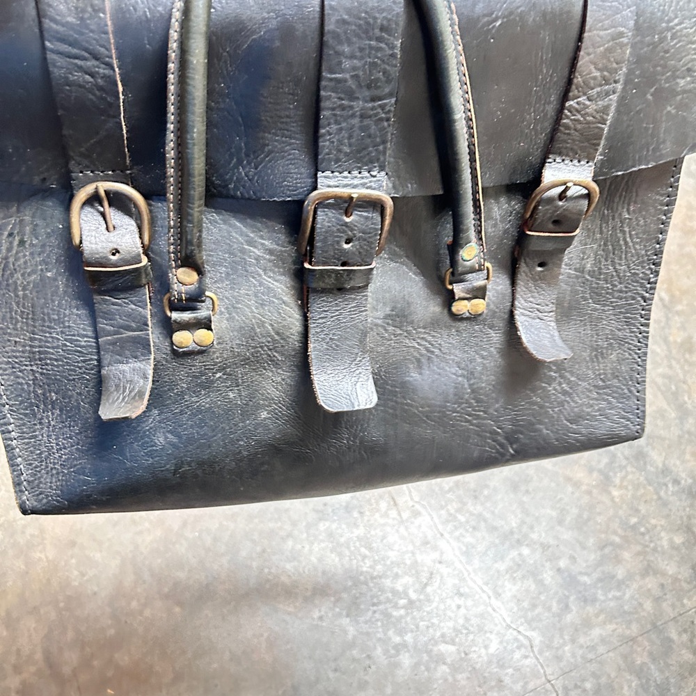 Big Black Leather Satchel Messenger Bag with Buckle Straps & Long Shoulder Strap - Picture 9 of 9